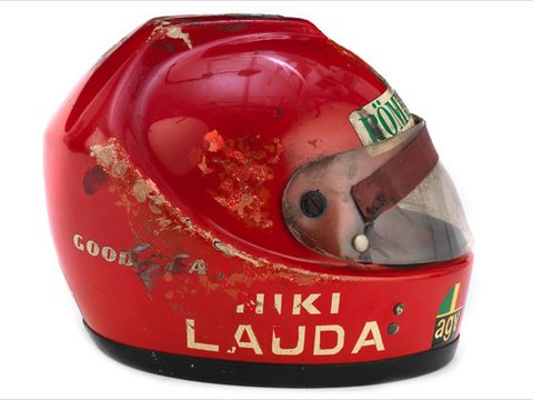 Обгоревший шлем Ники Лауды выставлен на аукцион